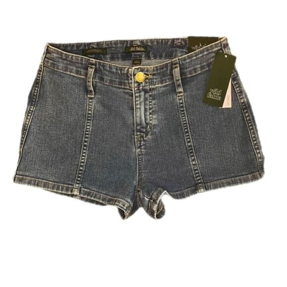Wild Fable Super High-Rise Shorts Medium Wash 2.5" Inseam Size 2 NWT - Picture 1 of 4